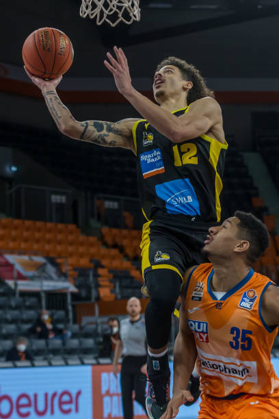 充满竞争的 充满竞争的