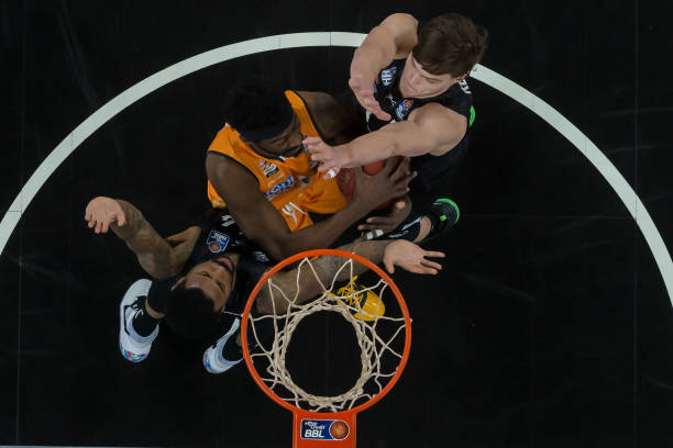 紧咬比分的 紧咬比分的